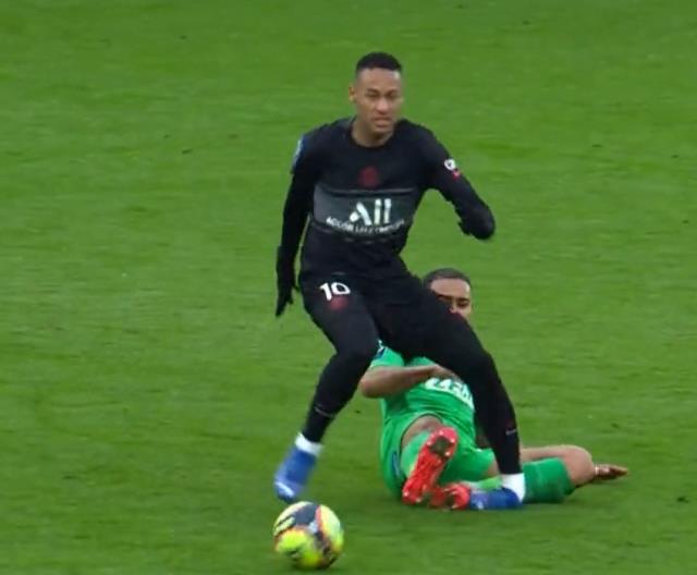 PSG Neymar’ın sakatlığıyla yıkıldı! Acı içinde yerde kaldı