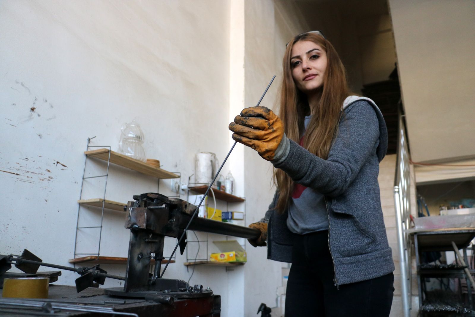 Sanayinin tek kadın ustası, tüm zorluklara rağmen mesleğini sürdürüyor
