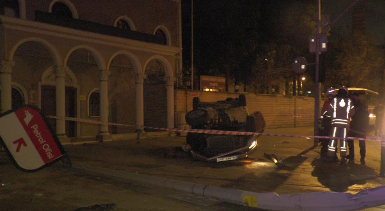 Üsküdar’da lüks araç takla attı: Kazadan yaralı kurtulan adam canlı yayın açtı