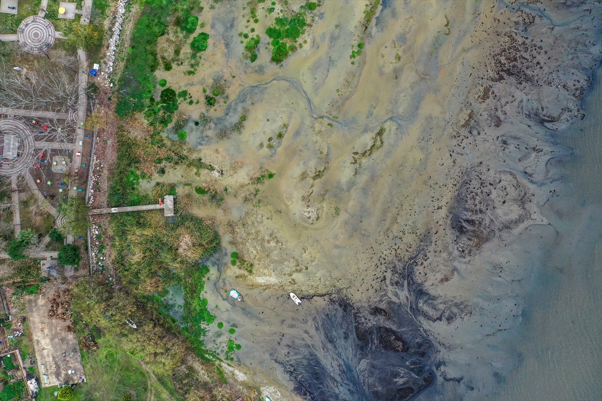 İznik Gölü'nün bazı bölümlerinde su çekilmesi 50 metreyi aştı