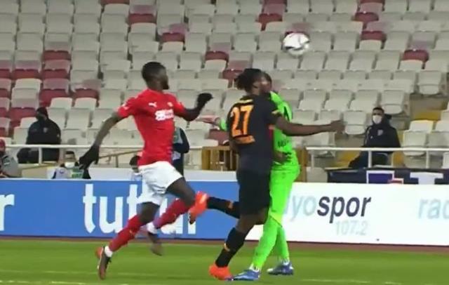 Acı içinde yerde kalan Muslera’dan kötü haber! 1 ay yok