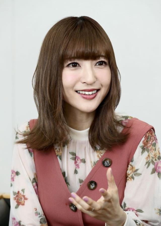 Japon şarkıcı Kanda Sayaka 22 katlı otelin balkonundan düşerek hayatını kaybetti!