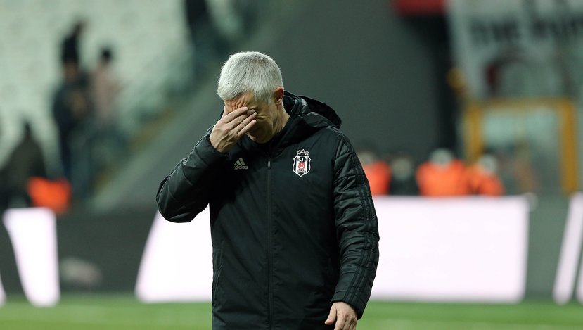 Tribünlere çağrılan Önder Karaveli gözyaşlarına boğuldu: Beşiktaş seninle gurur duyuyor