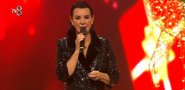 30 yıl sonra ilk kez sahneye çıktı! Perihan Savaş performansıyla kendine hayran bıraktı