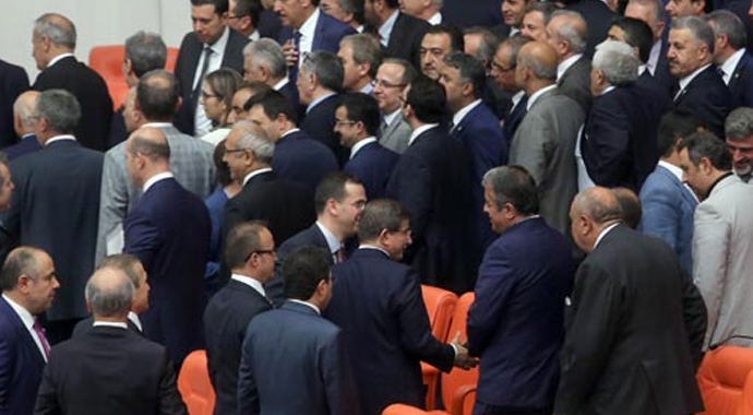 Başbakan Davutoğlu'ndan dikkat çeken hareket