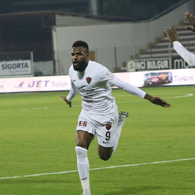 Süper Lig’in gol kralı geri dönüyor! İki ezeli rakip Boupendza için yarışa girdi