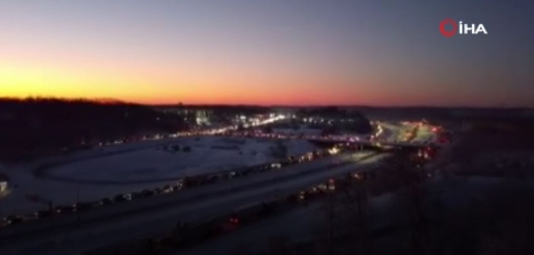 ABD’de kapanan yolda sürücüler 15 saat mahsur kaldı