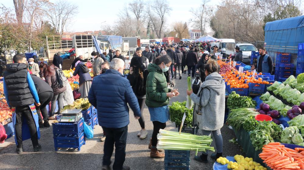 PCR testi kalktı, Ulus Pazarı doldu taştı