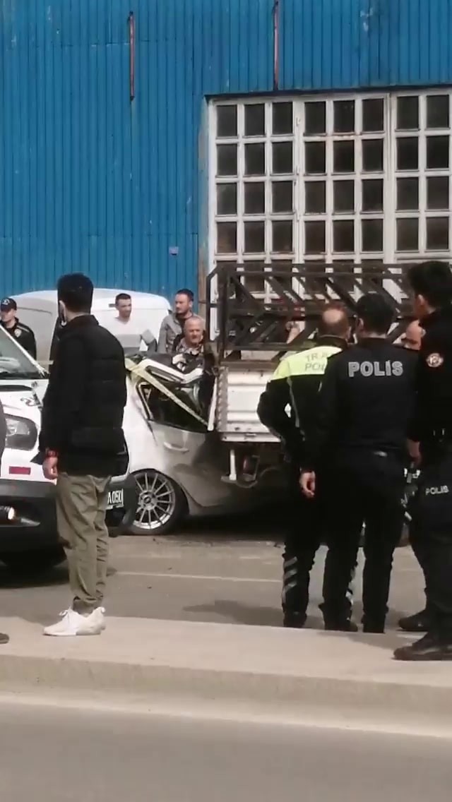 Sakarya'da kontrolden çıkan araç dehşet saçtı, ölü ve yaralılar var