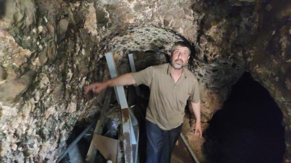 Çöken yolun altından Romalıların tüneli çıktı