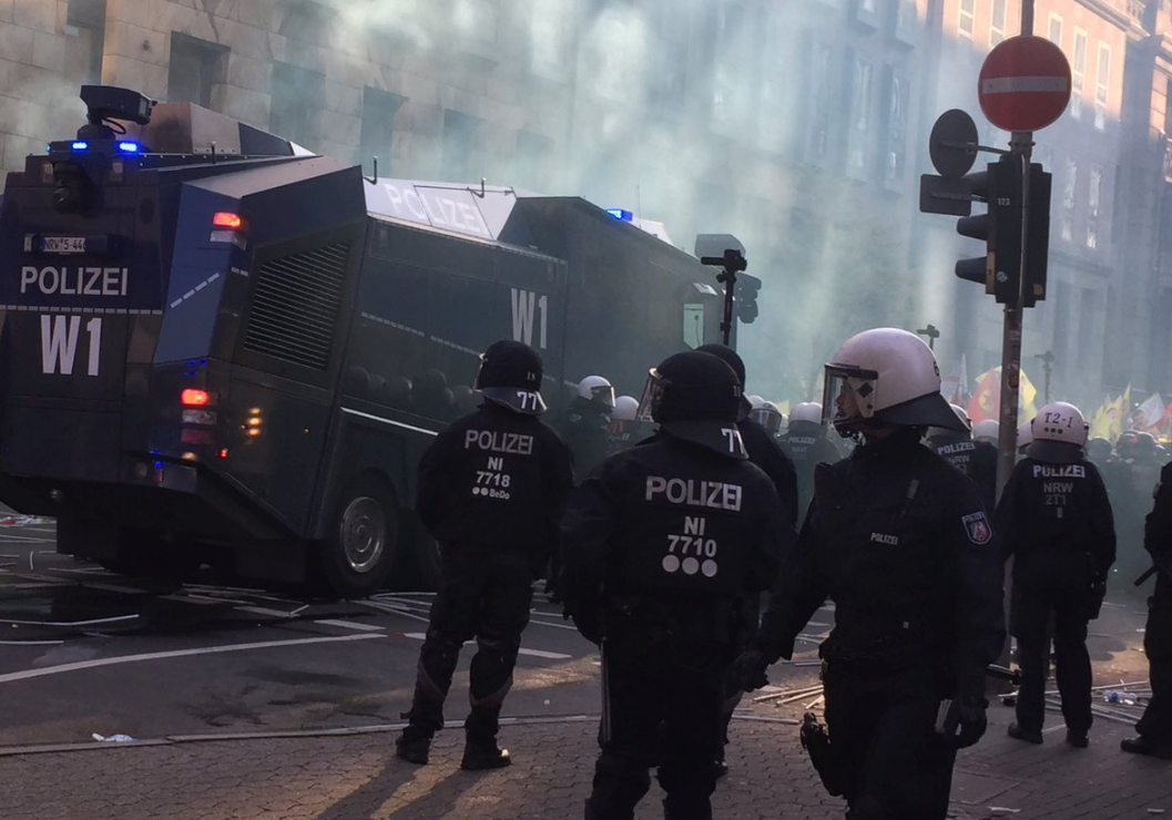 Almanya'da PKK yandaşları polisle çatıştı: Çok sayıda gözaltı