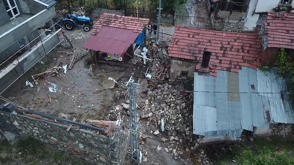 Bilecik'te sele kapılan anne öldü, oğlu hastaneye kaldırıldı