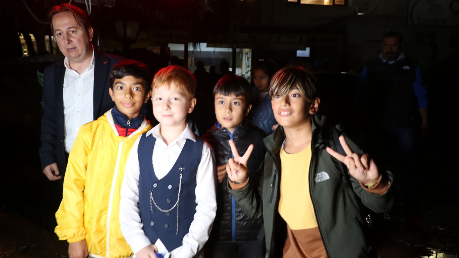 Zonguldak'ta Ilıksu Deresi taştı, mahsur kalan 20 kişiyi AFAD kurtardı