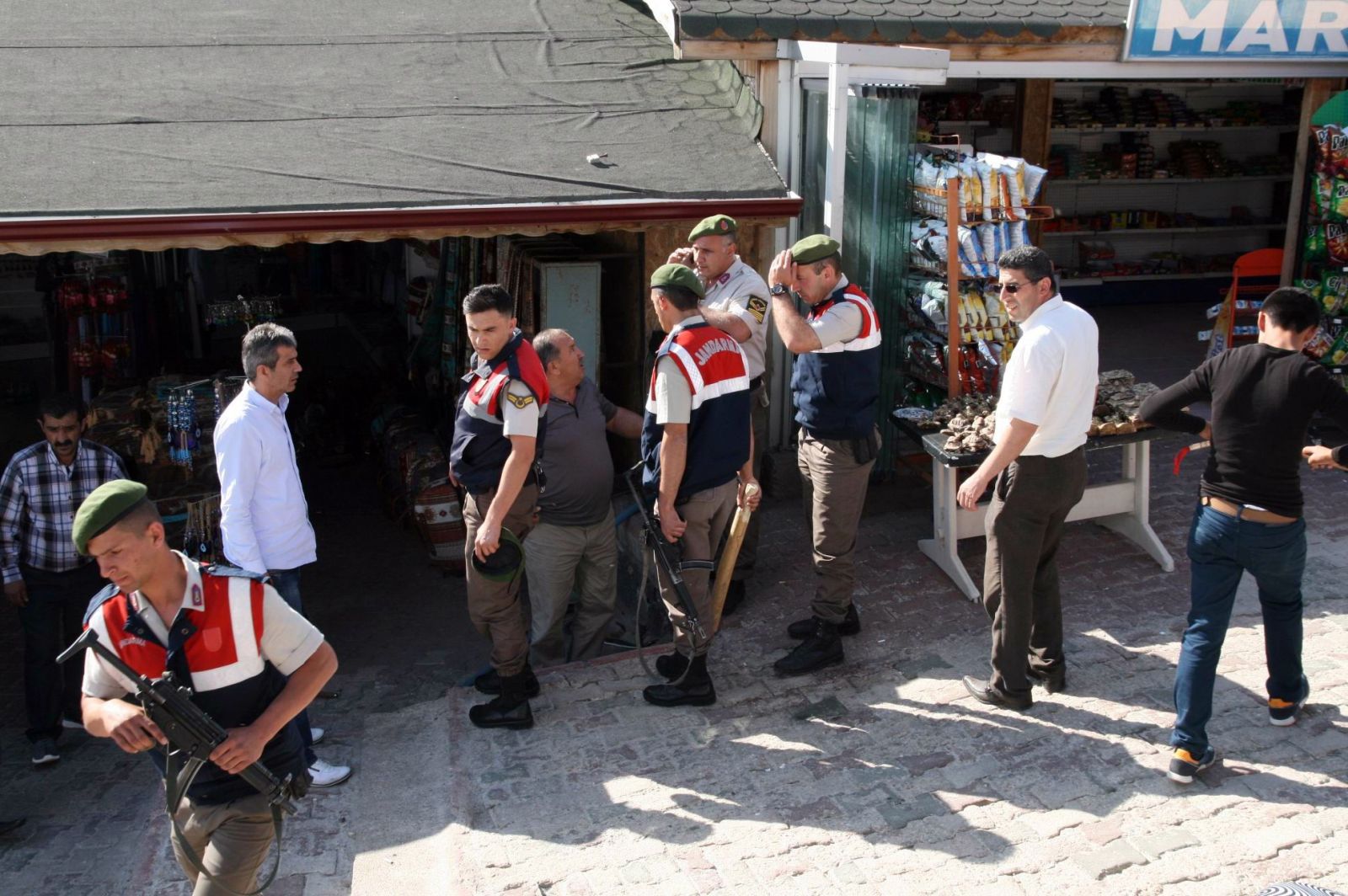 Esnafla turistler birbirine girdi!