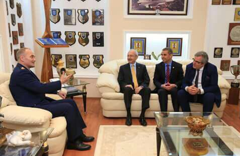 Skandal! Askerler Kılıçdaroğlu'na selam durdu