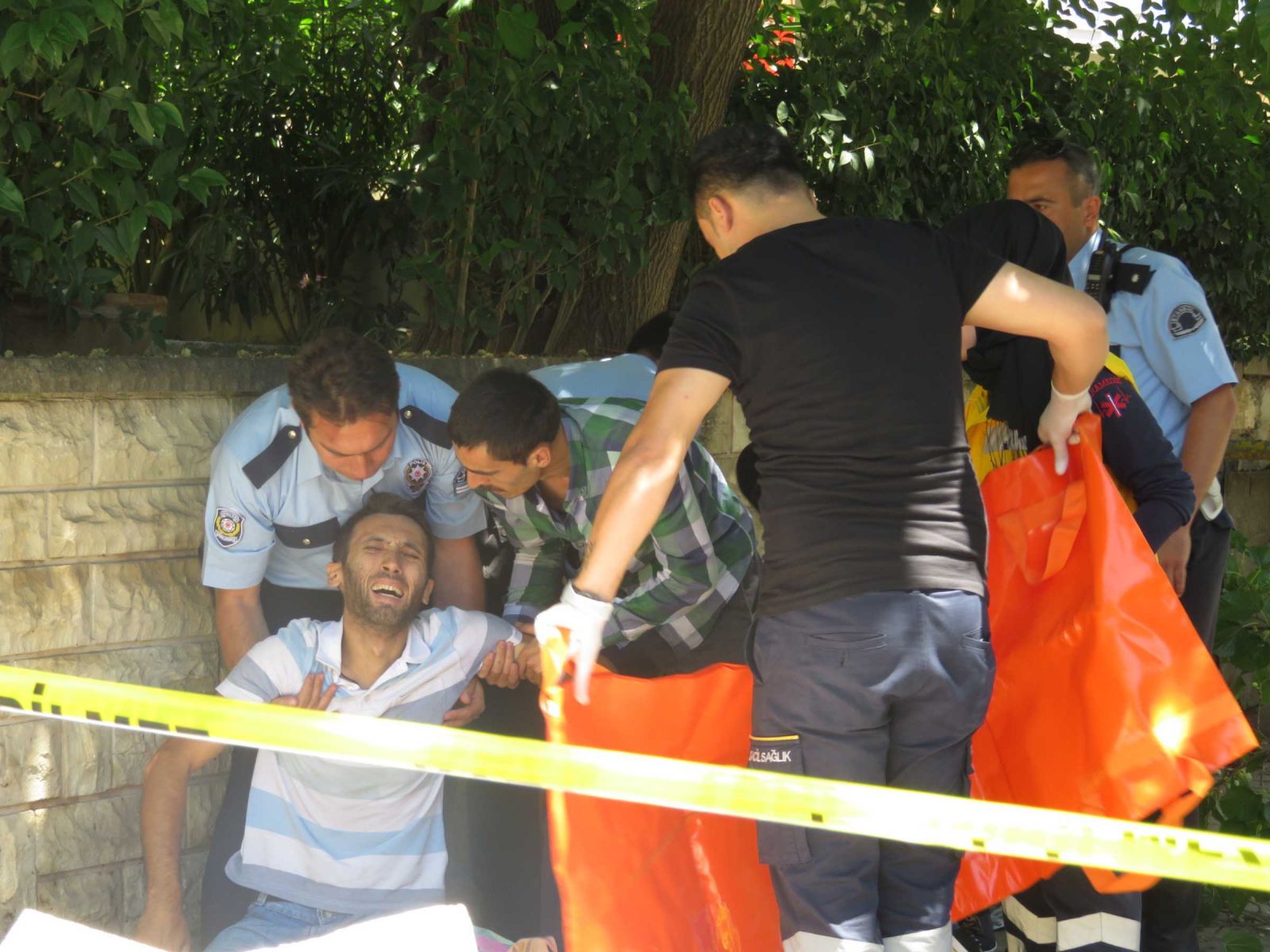 Kadıköy’de akılalmaz kaza! Üzerine beton düşen kadın öldü