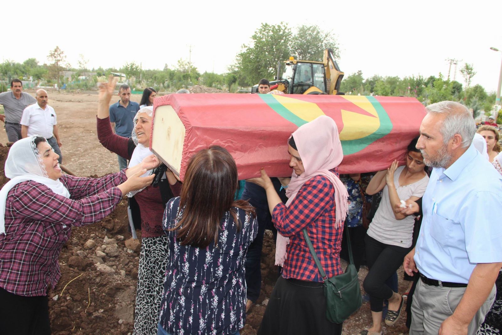 Vezneciler bombacısının cesedini bakın kimler taşıdı!