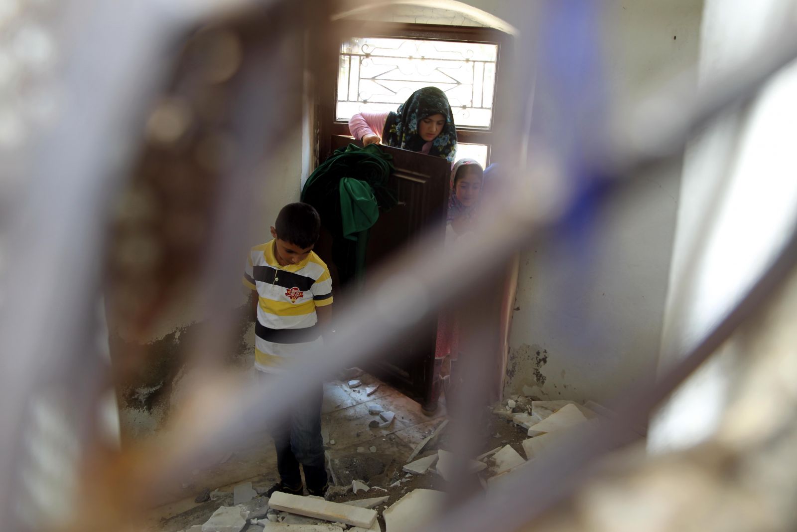 Van'da defineciler türbeye zarar verdi