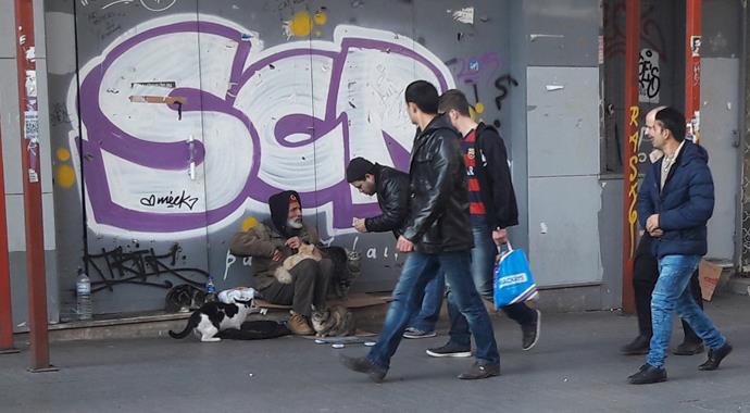 Bir dönemin söz yazarı bakın şimdi ne halde?