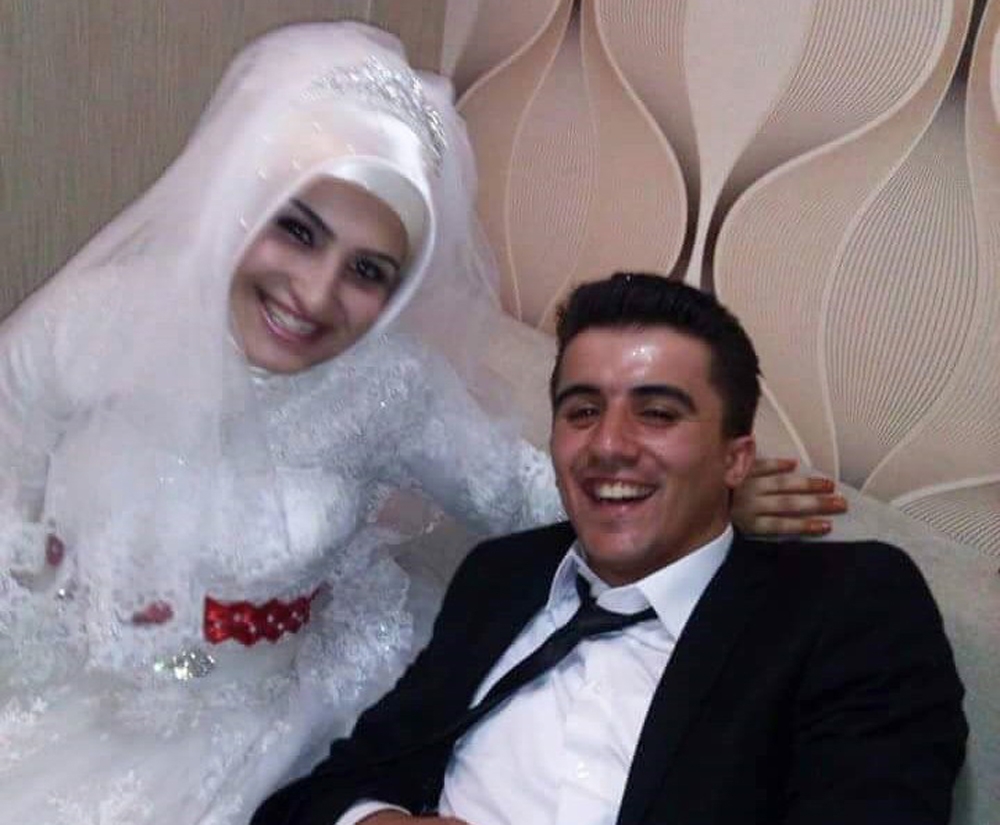 Sinop şehidine ağlıyor