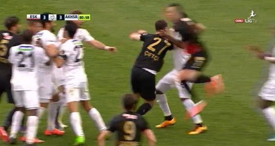 Eskişehir’de olaylı maç! 12 dakika uzatma verildi...