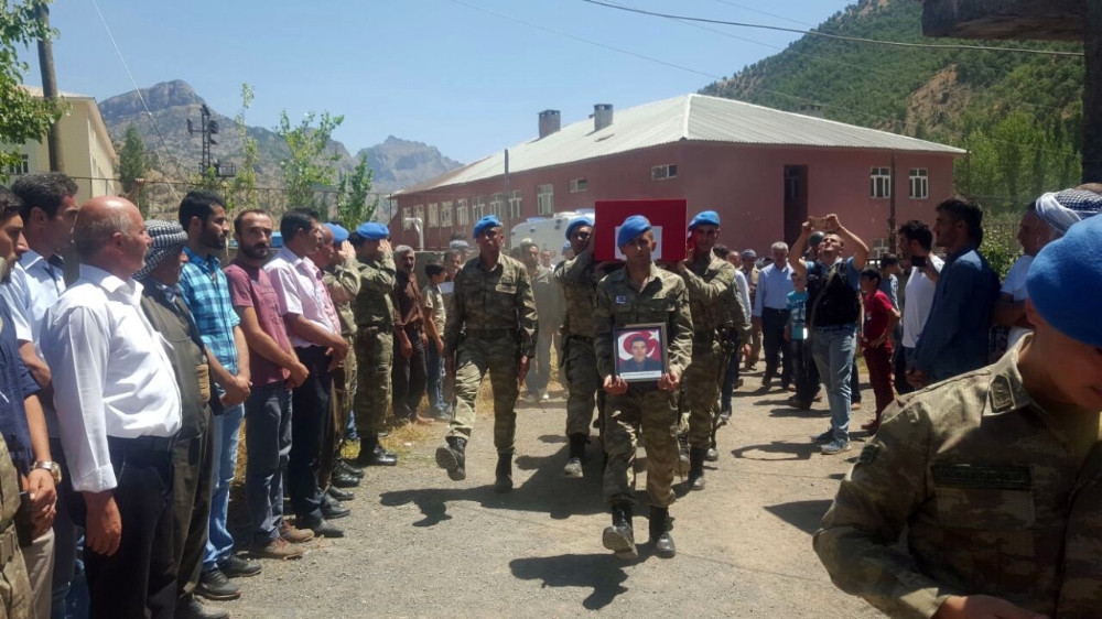 Teröristlerin öldürdüğü AK Partili başkan defnedildi