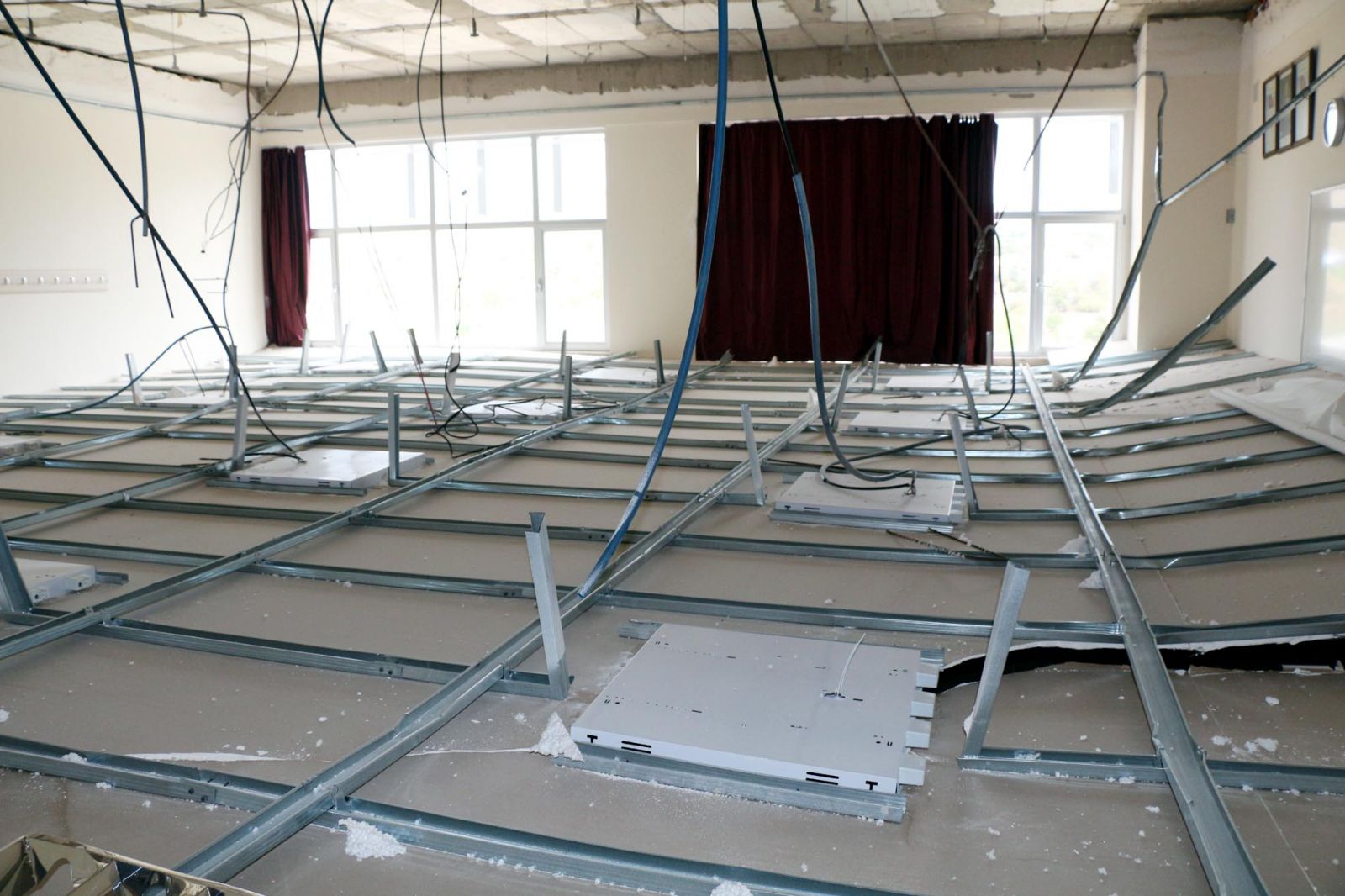 Üniversitede tavan çöktü, çok sayıda yaralı var