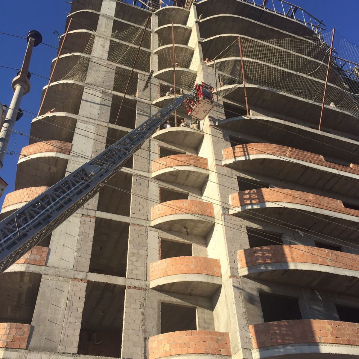 9. kattan düştü, böyle kurtuldu