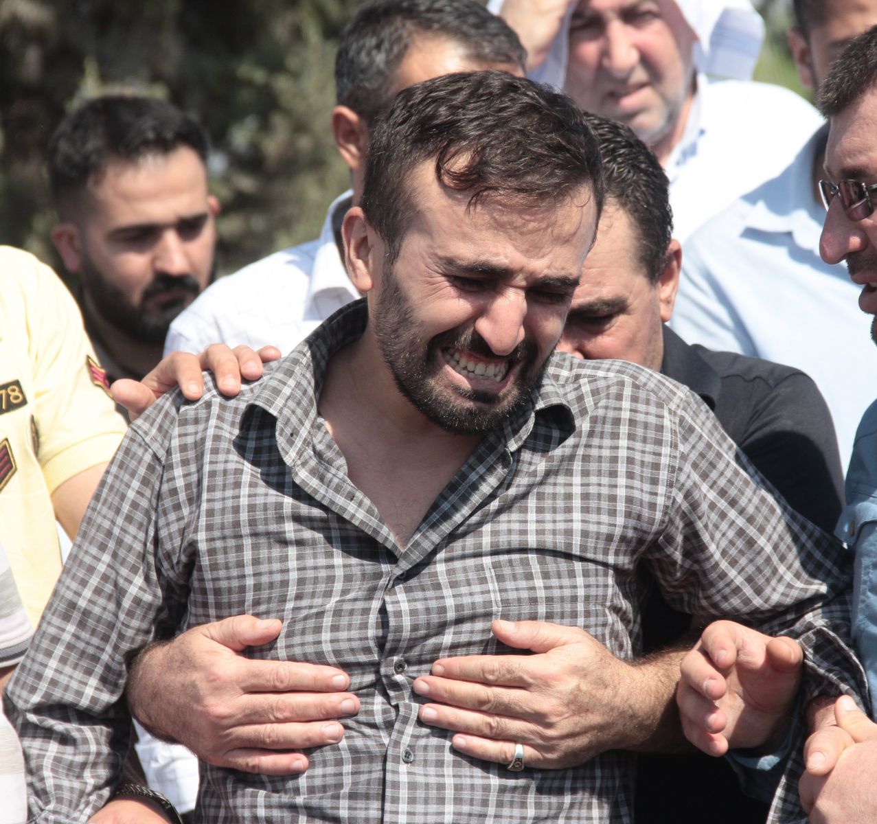 Adana'daki kazada 2 küçük kızını kaybeden babanın acısı yürek dağladı