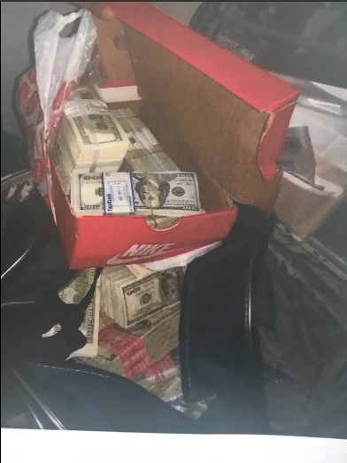 FETÖ'cü memurun evinde bavul dolusu para çıktı!