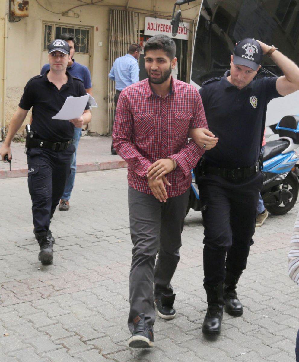 Adana'da polisi darp eden 5 öğrenci tutuklandı