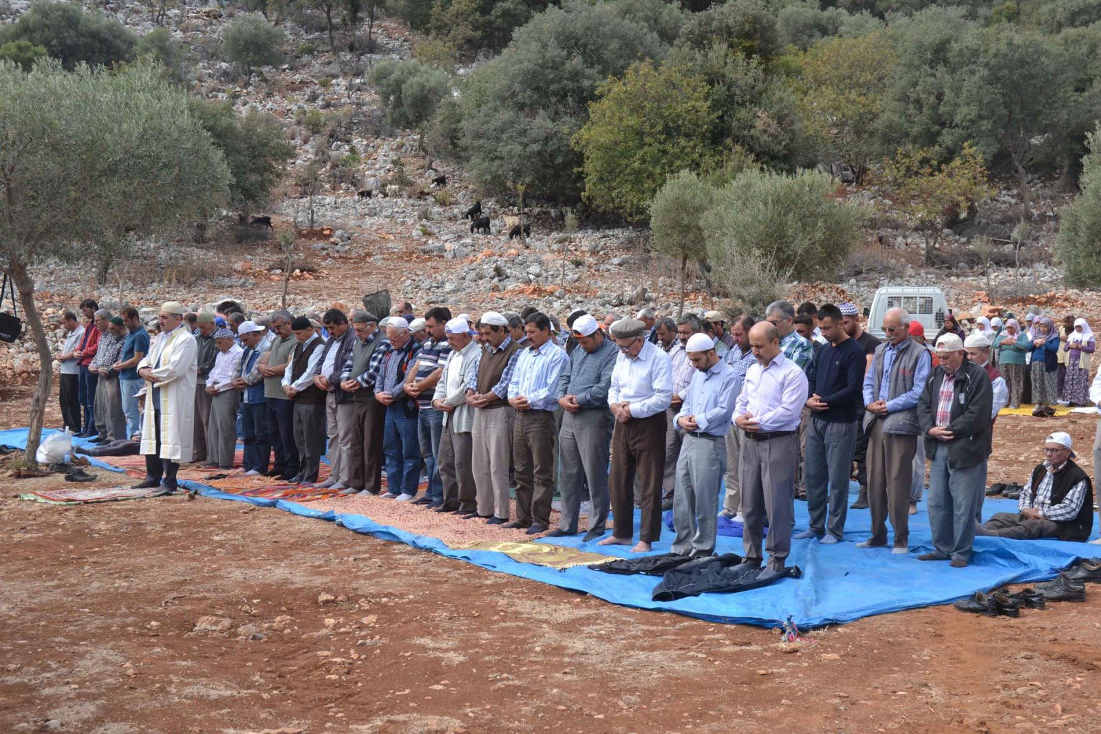 Yağmur duası için ellerini kaldırdıkları gibi ıslanmaya başladılar
