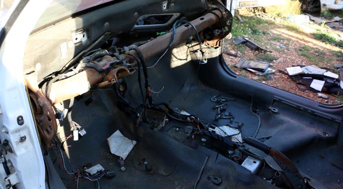 Kaza yapan aracı 'taksit taksit' çaldılar