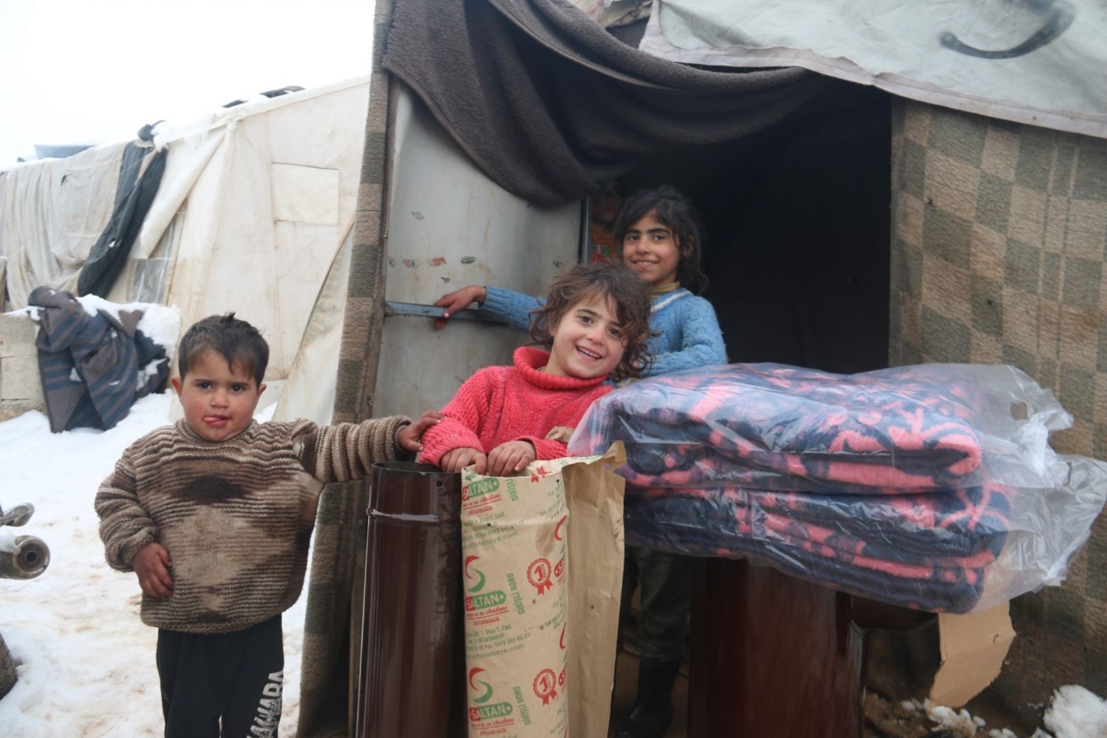 Suriyeli Mustafa ve kardeşleri artık donma korkusu yaşamadan uyuyabilecek