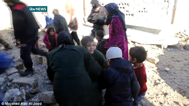 Şii milisler Halep'te çocuklara ateş ediyor