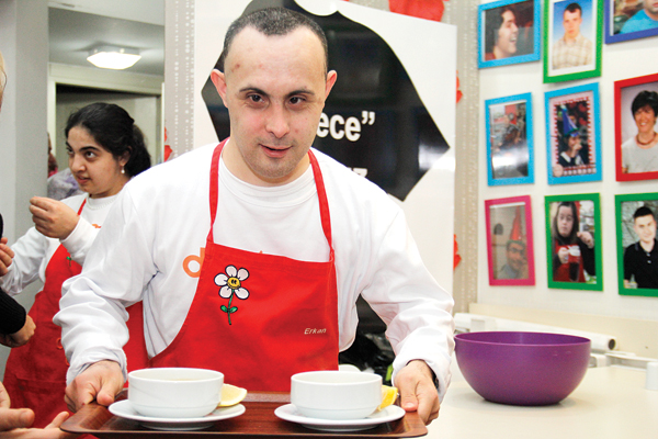 Bu kafenin garsonları Down Sendromlu