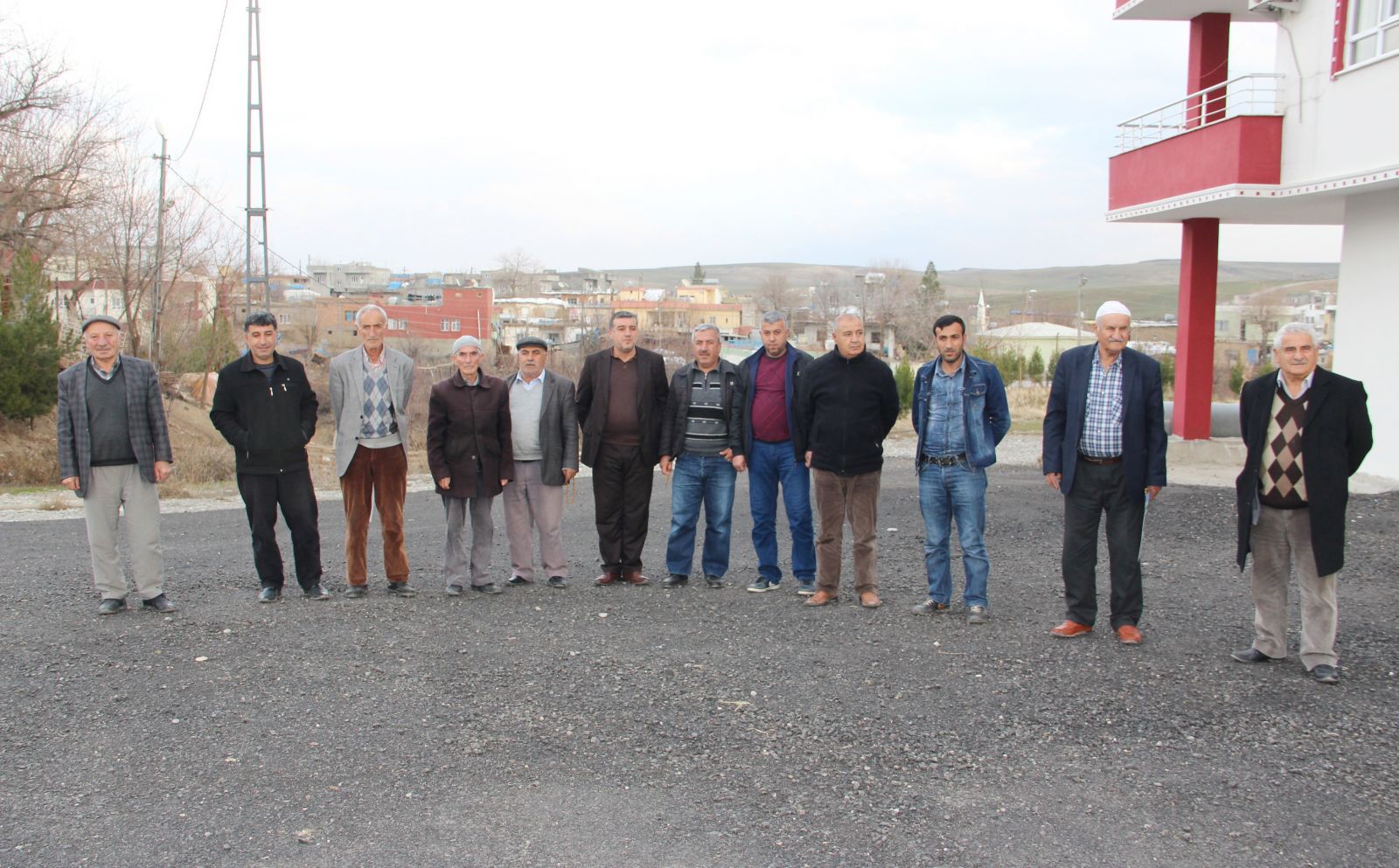 Bu köyde sigara içene kız yok!