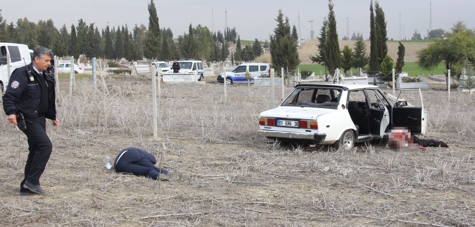 Vahşetin yaşandığı mezarlığa koşarak geldiler!