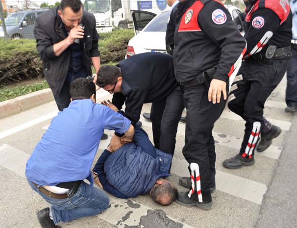 Aranan zanlı böyle yakalandı