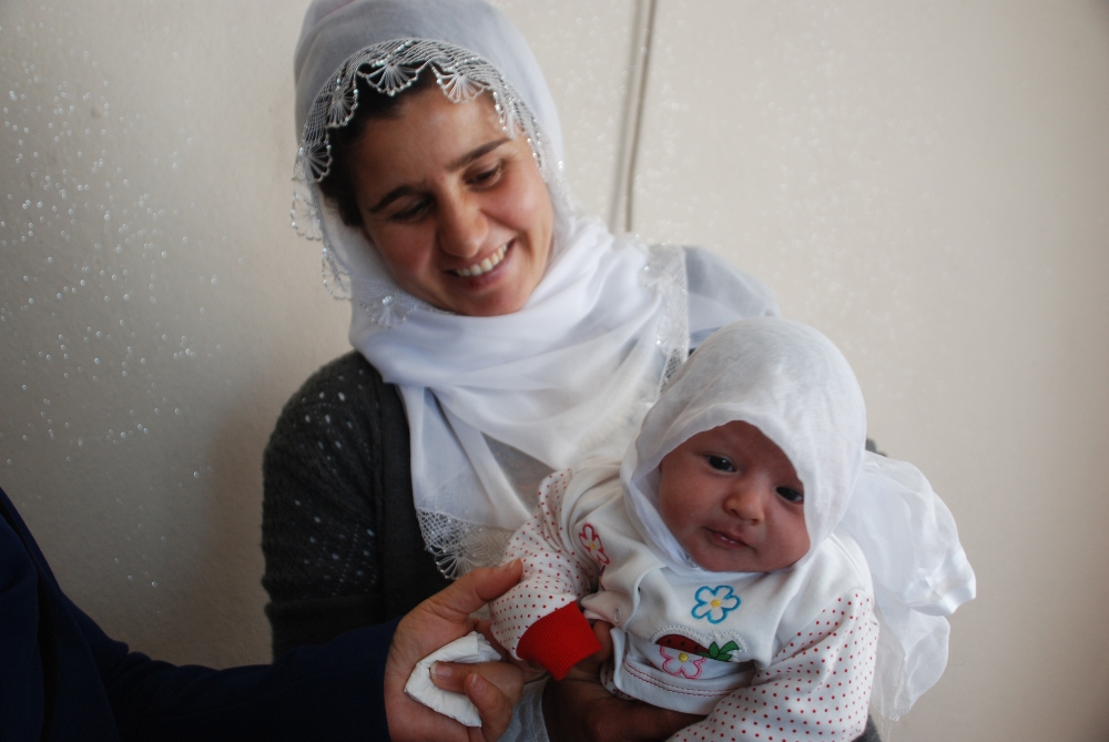 Yeni doğan bebeklerine ‘Evet’ ismini verdiler