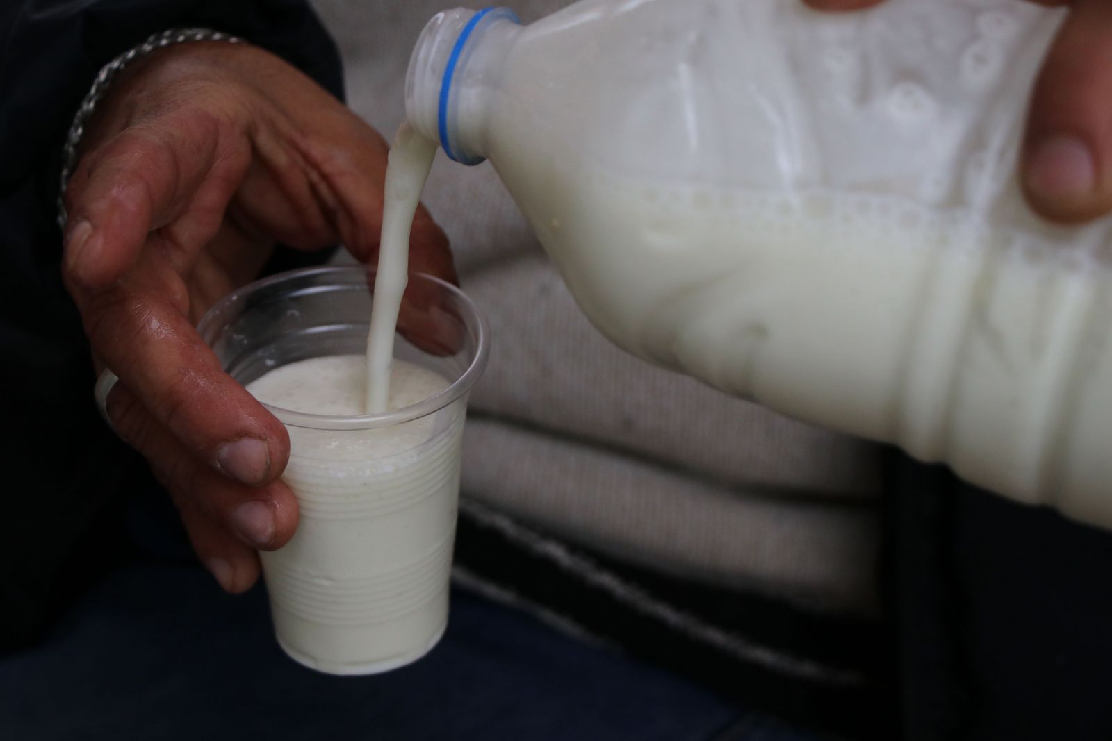 Adana’da acılı ayran kuyruğu