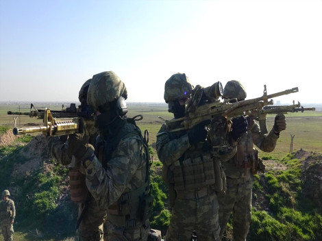 SAT ve SAS komandoları Fırat Kalkanı Operasyonu'na el attı