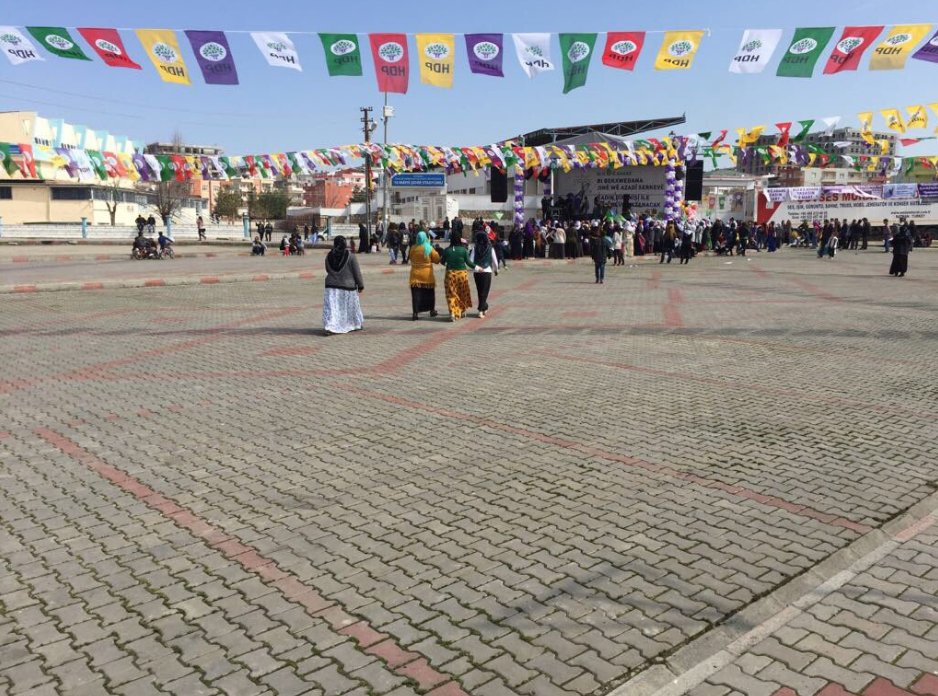 HDP'nin Kadınlar Günü etkinliğinde meydan boş kaldı