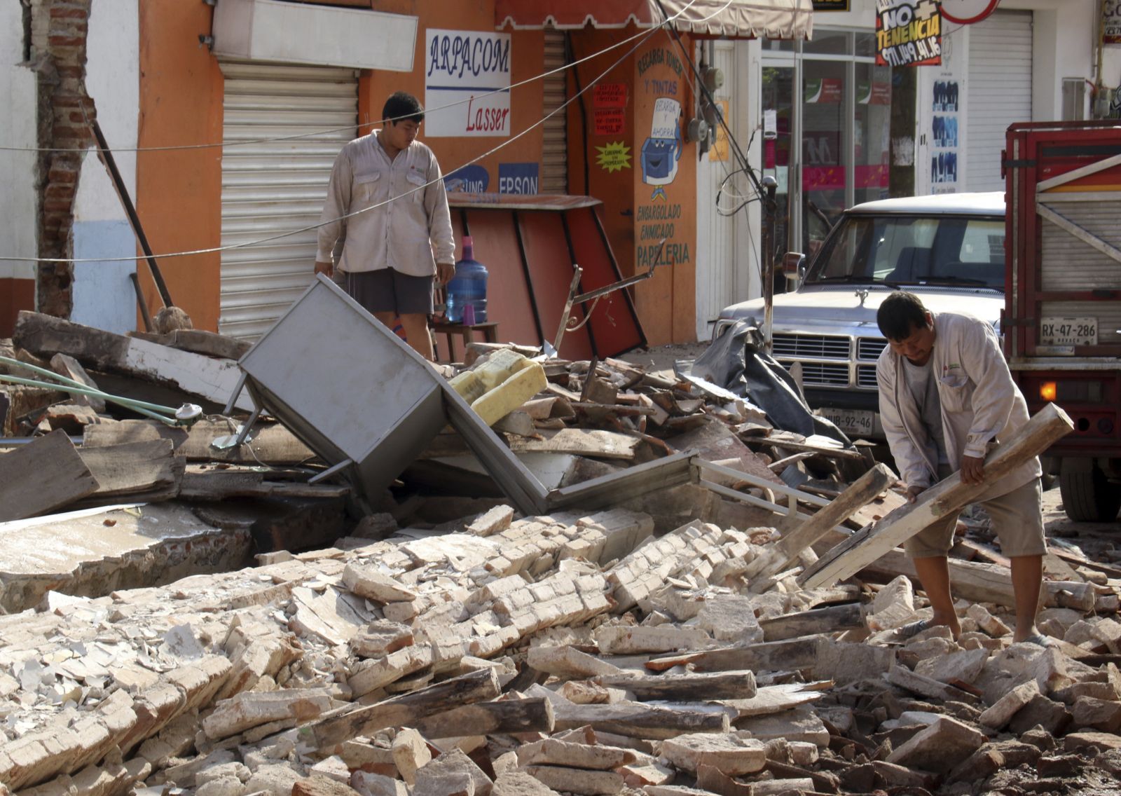 Meksika'da 8,1'lik depremin ardından alarm verildi