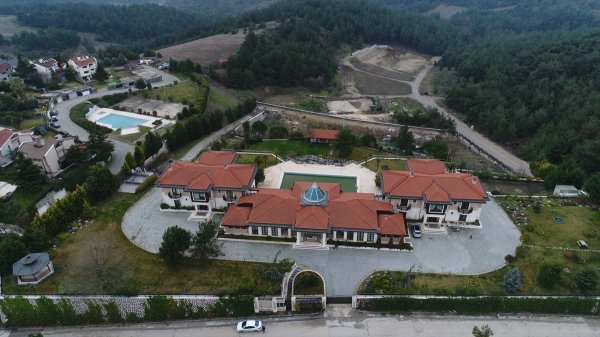 FETÖ'nun Bursa'daki malikanesine el konuldu