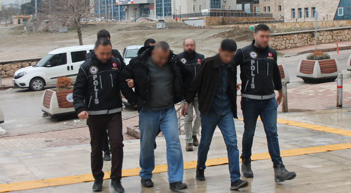 Eroinle yakalanan 2 şüpheli tutuklandı