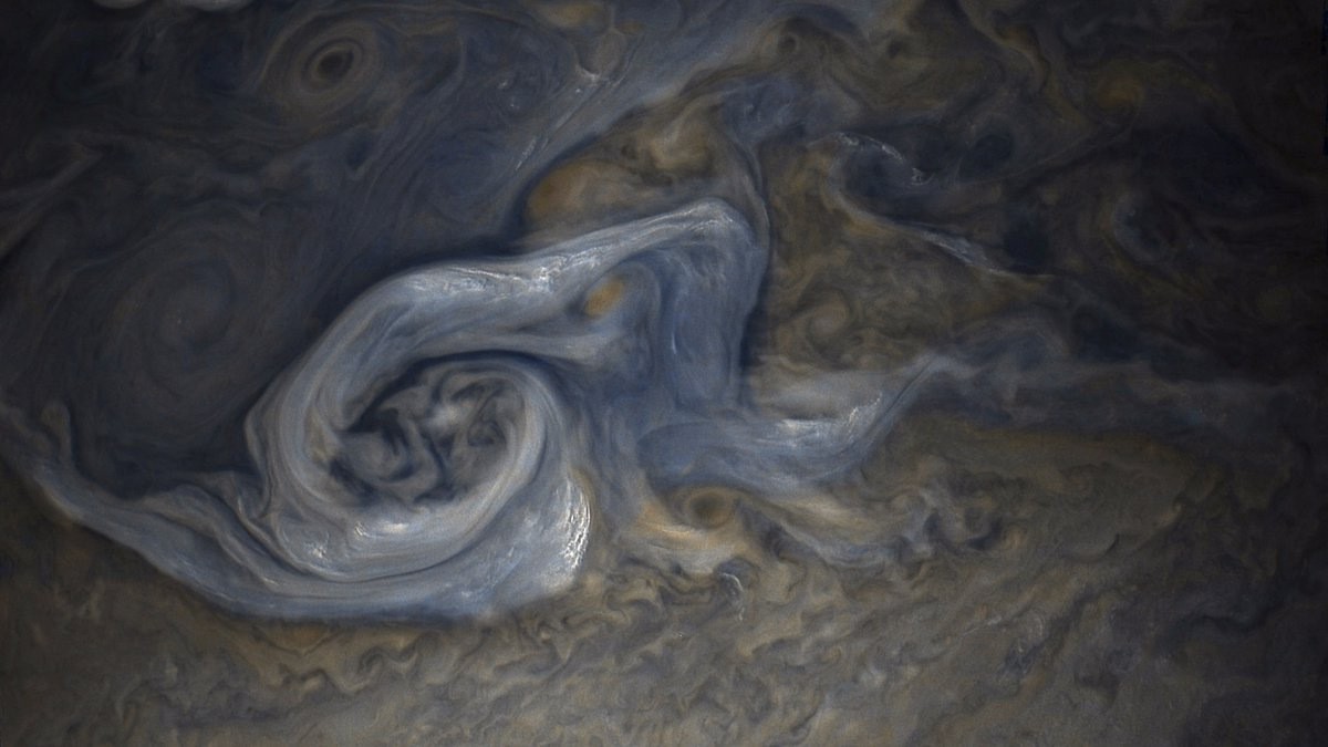 NASA, Jüpiter'in yeni fotoğraflarını paylaştı