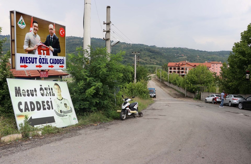 Mesut Özil Caddesi'nde tabela değişti