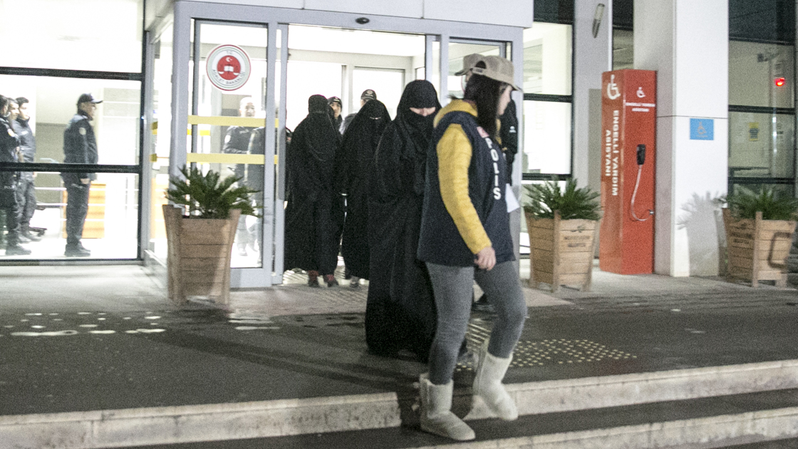 Hol Kampı'ndan kaçan DEAŞ'lı 7 kadın Hatay'da teslim oldu