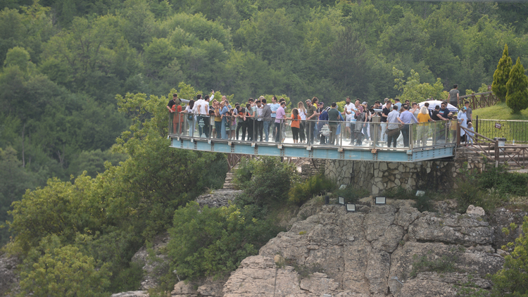 Türkiye'nin ilk cam seyir terasında bayram bereketi